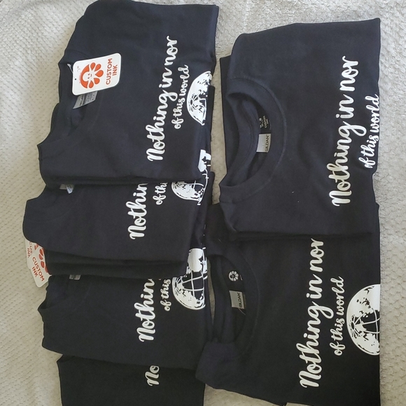 NWT Graphic T-shirt - Picture 4 of 4